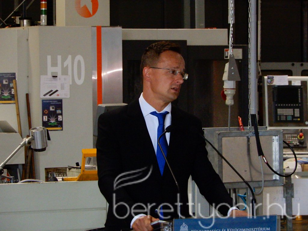 Szijjártó Péter látogatása a Mezei Vill-nél 34